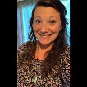 Meet your Posher, Claudia